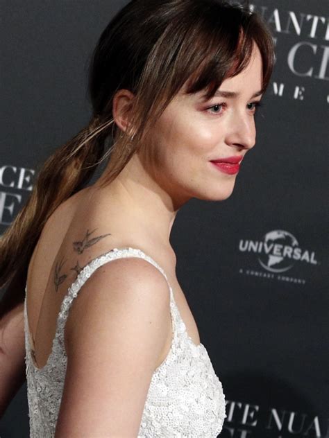 tatuajes de dakota johnson|Dakota Johnsons Tattoos Deserve a Closer Look